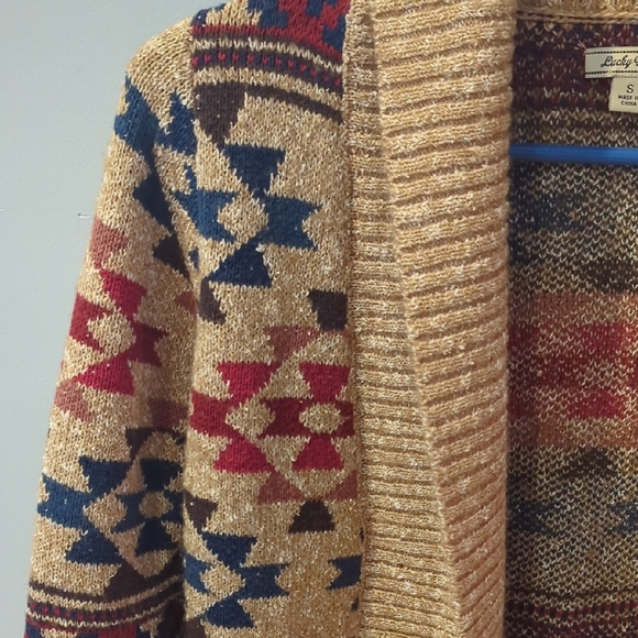 Women's Geometric Patterned Sweater - Tan, Red, Blue - Picture 3 of 5